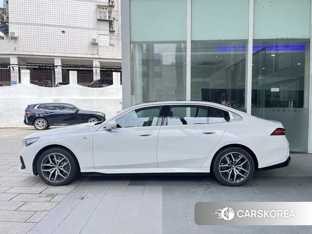 BMW i5 2025 Белый из Китая, фото 4