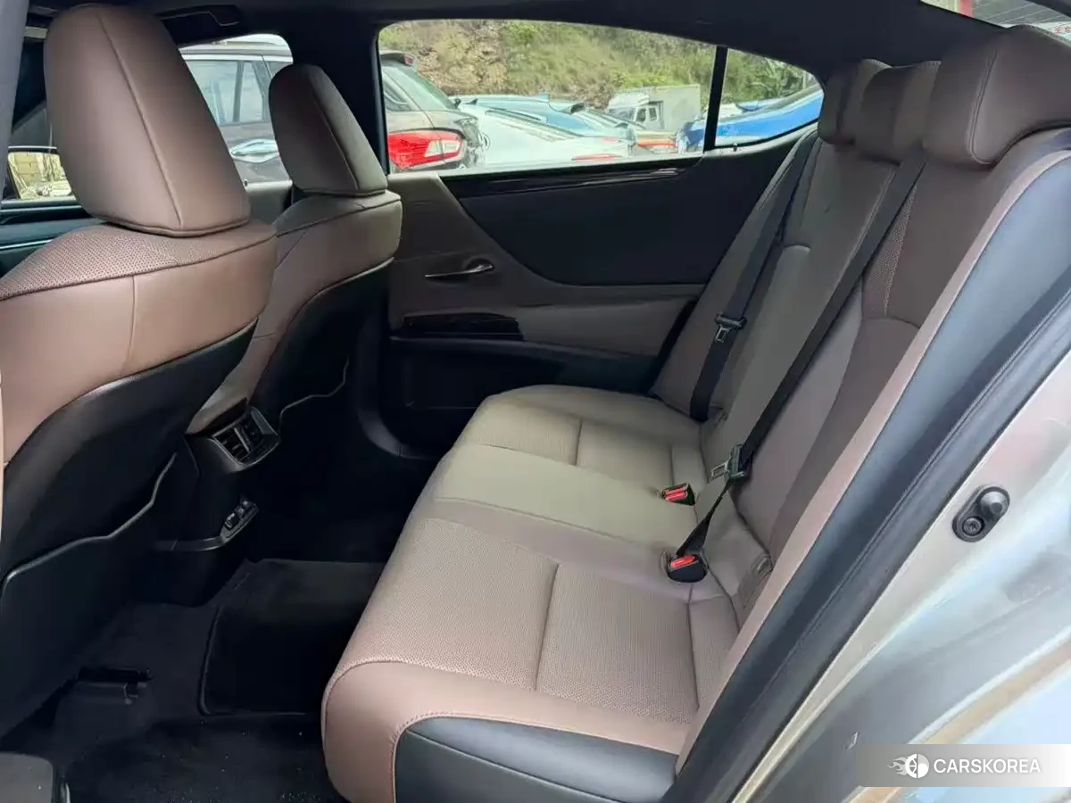 Lexus ES 2022 Silver/gray из Китая, фото 4