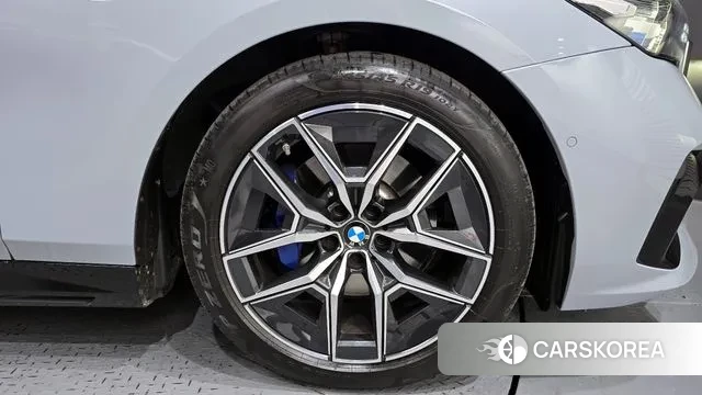 BMW 5 Series (G60) id 3502496 из Кореи 14