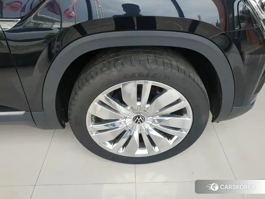 Volkswagen Touareg id 4686274 из Китая 10