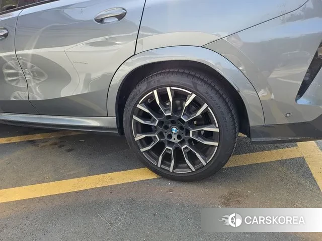 BMW X6 (G06) 2025 Серебристо-серый из Кореи, фото 4