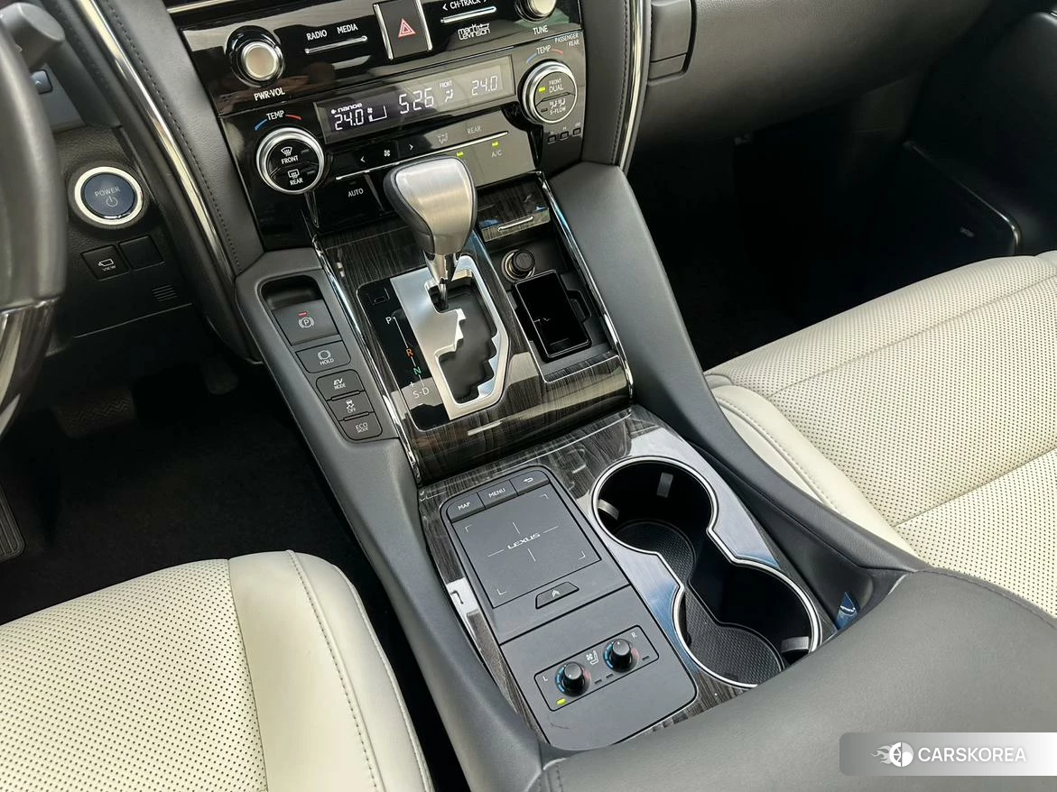 Lexus LM id 4485560 из Китая 16