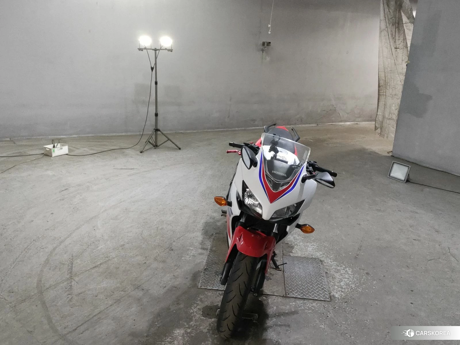 Проданный Honda CBR400R id 3947439 из Японии, фото 4