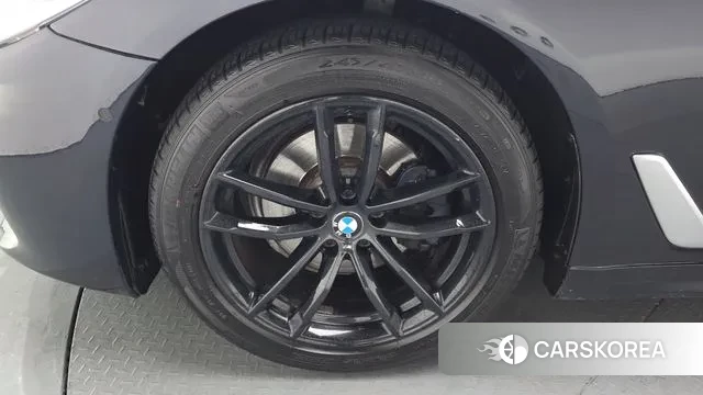 BMW 5 Series (G30) id 3520557 из Кореи 14