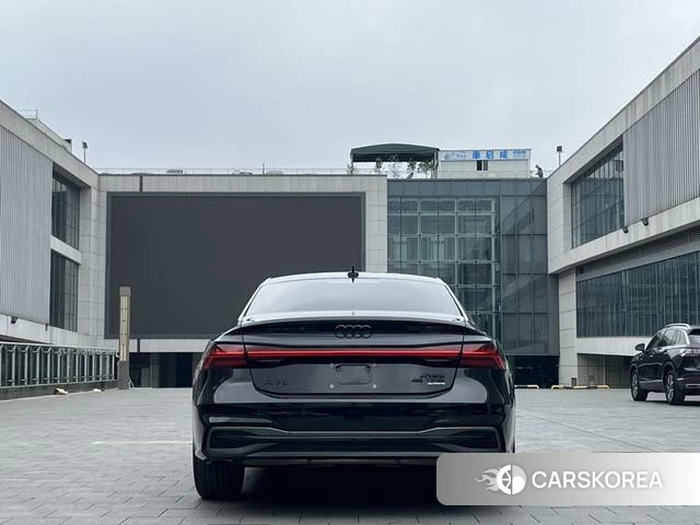 Audi A7L id 4341699 из Китая 9