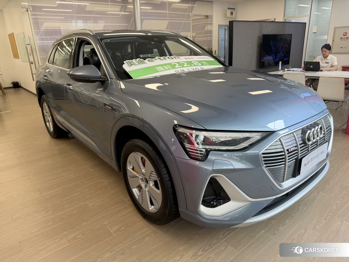Audi e-tron 2021 Синий из Китая, фото 4