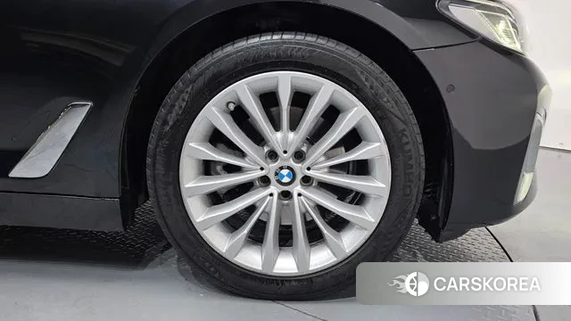 BMW 5 Series (G30) id 3269412 из Кореи 14