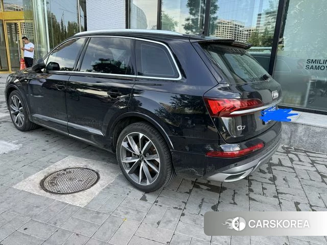 Audi Q7 2021 Черный из Китая, фото 4