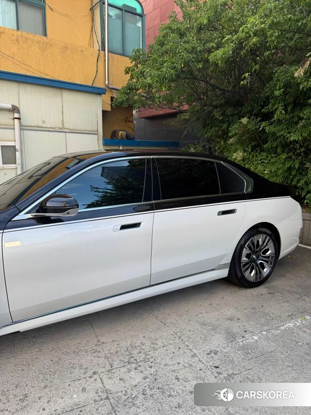 BMW 7 Series (G70) 2023 Белый из Кореи, фото 4