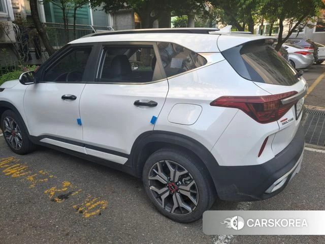 Kia Seltos 2022 Белый из Кореи, фото 4