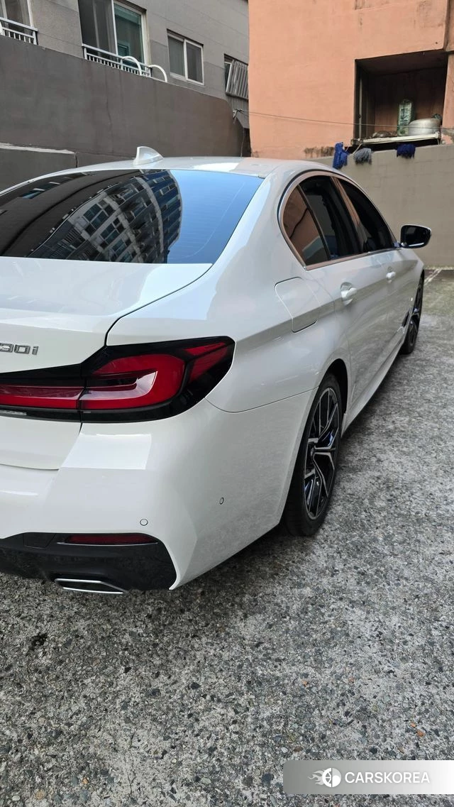 BMW 5 Series (G30) 2022 Белый из Кореи, фото 4