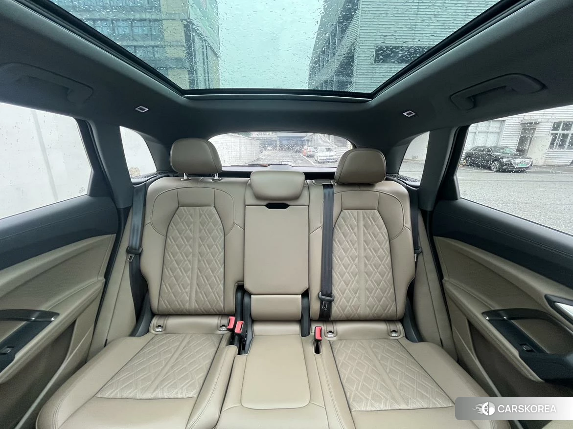 Audi Q5L id 4479354 из Китая 12