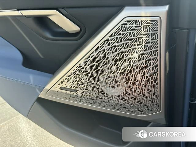 BMW 5 series 2025 Серебристо-серый из Китая, фото 4