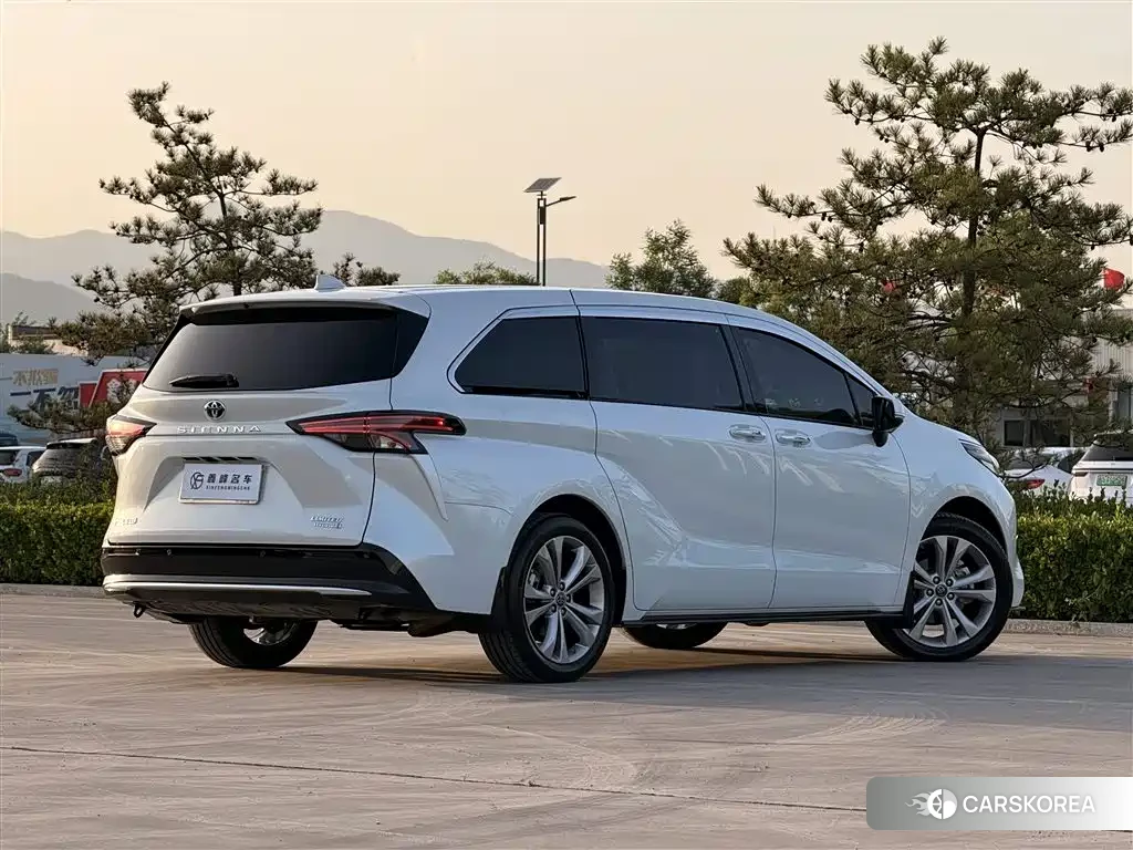 Toyota Sienna id 4653924 из Китая 26