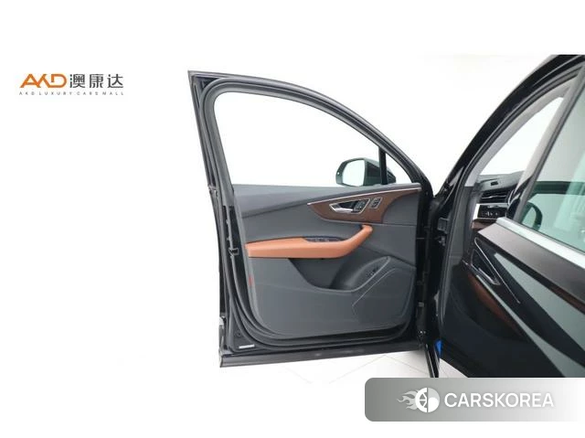 Audi Q7 2021 Черный из Китая, фото 5