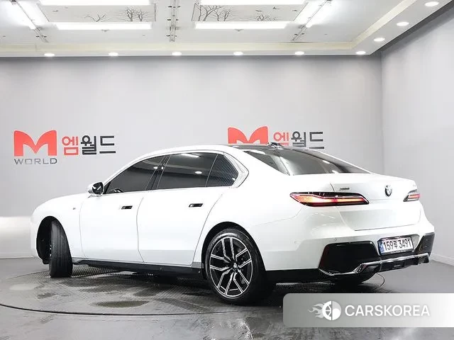 BMW 7 Series (G70) id 3644030 из Кореи 14