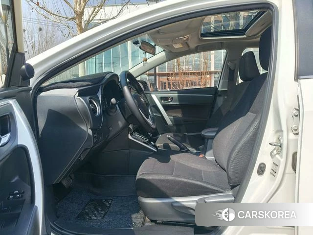 Toyota Corolla dual engine E+ 2023 Белый из Китая, фото 4