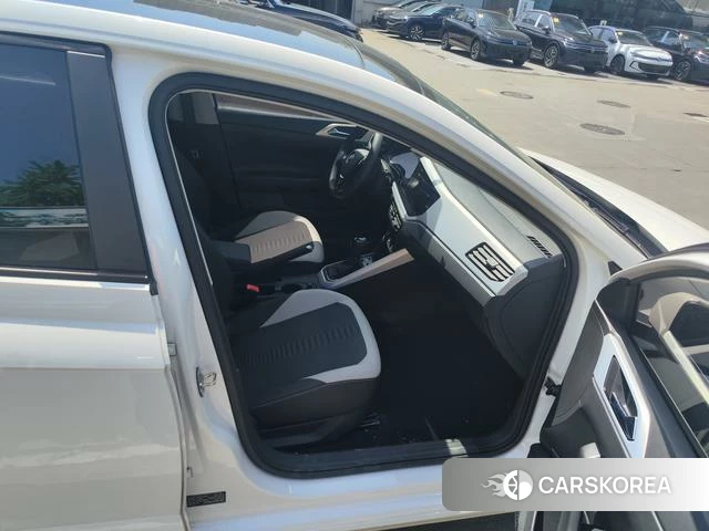 Volkswagen Polo 2022 Белый из Китая, фото 4