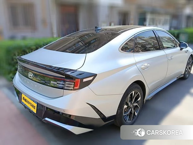 Hyundai Sonata 2024 Серебристо-серый из Китая, фото 4