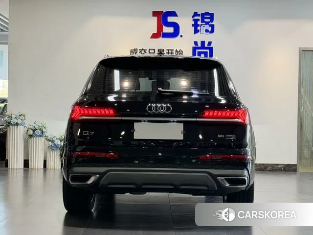 Audi Q7 2024 Черный из Китая, фото 4