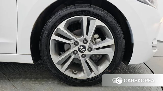 Hyundai Avante AD id 4536641 из Кореи 25