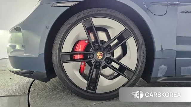 Porsche Taycan id 3695964 из Кореи 14