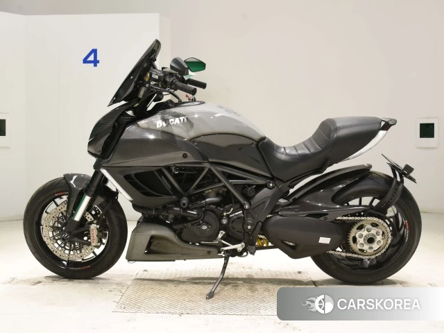 Проданный Ducati DIAVEL CARBON 2012 из Японии, фото 3