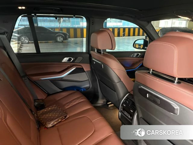BMW X5 (G05) 2026 Светло-серебряный цвет из Кореи, фото 4