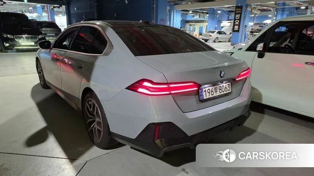 BMW 5 Series (G60) 2024 Небесно-голубой из Кореи, фото 4