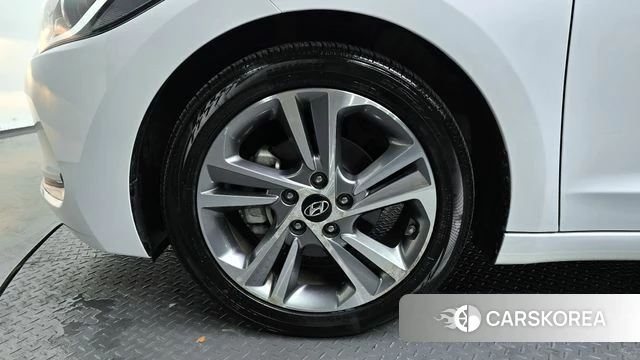 Hyundai Avante AD id 3861656 из Кореи 14