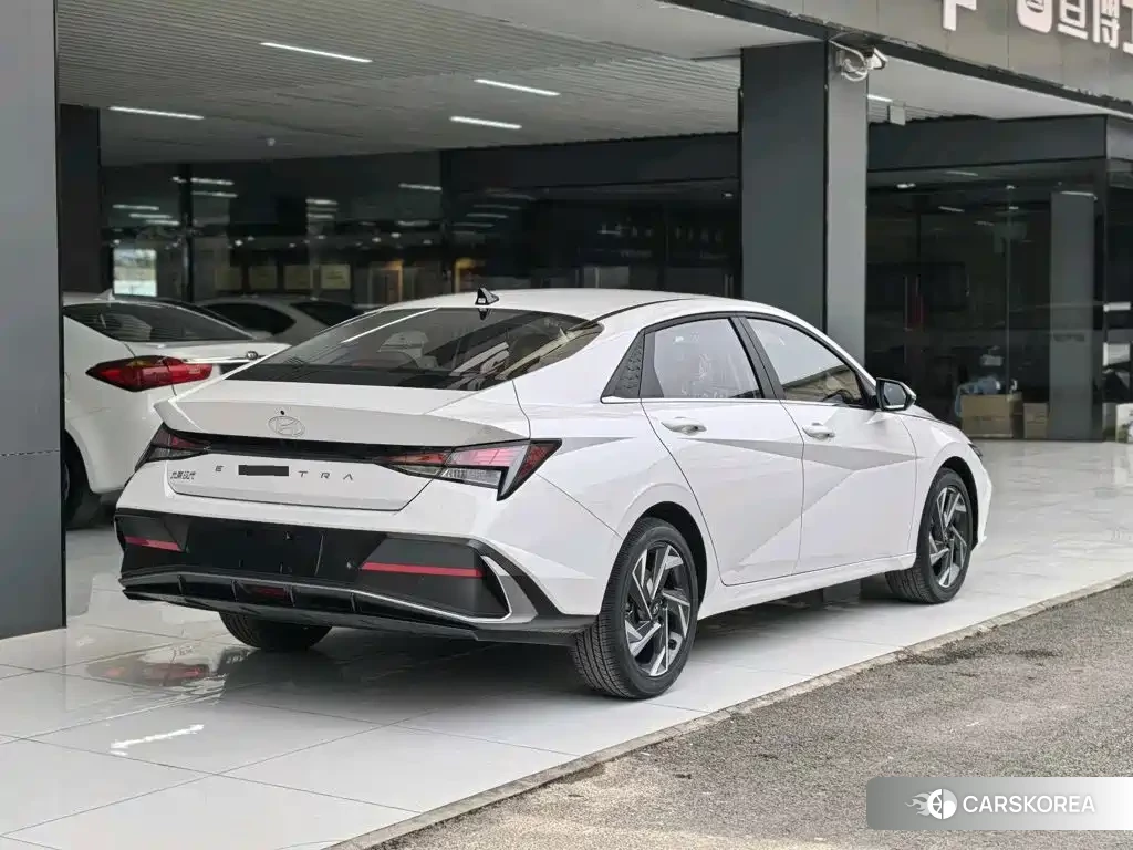 Hyundai Elantra 2026 Белый из Китая, фото 4