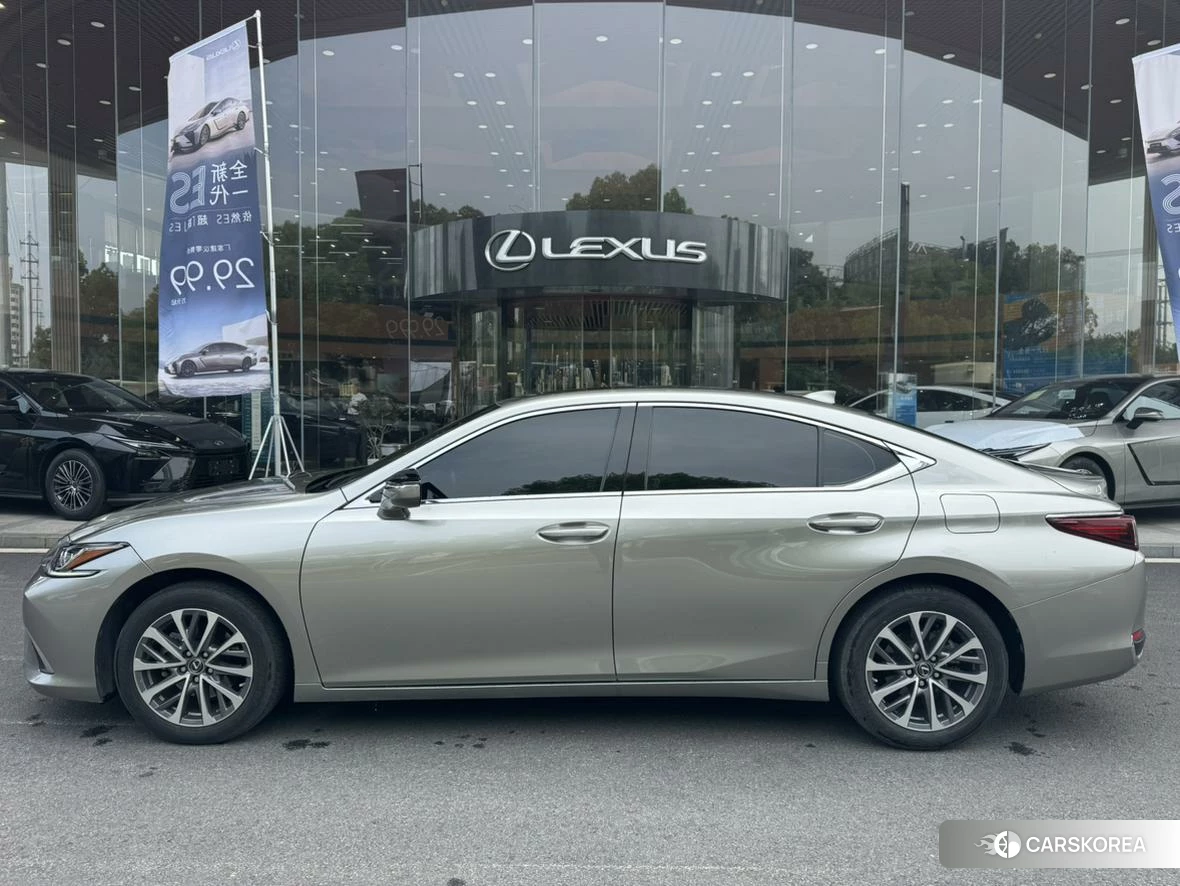 Lexus ES id 4473382 из Китая 12