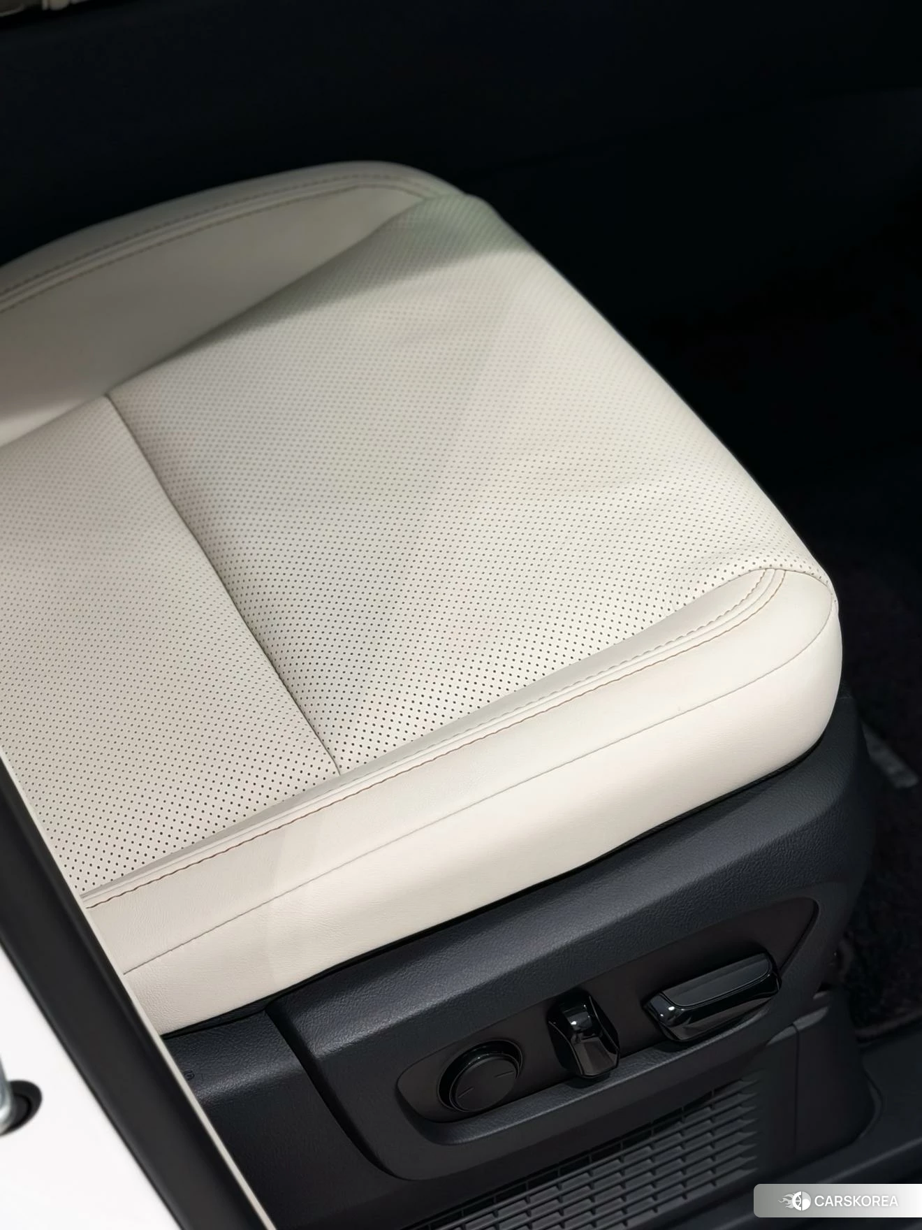 Lexus LM id 4461923 из Китая 16