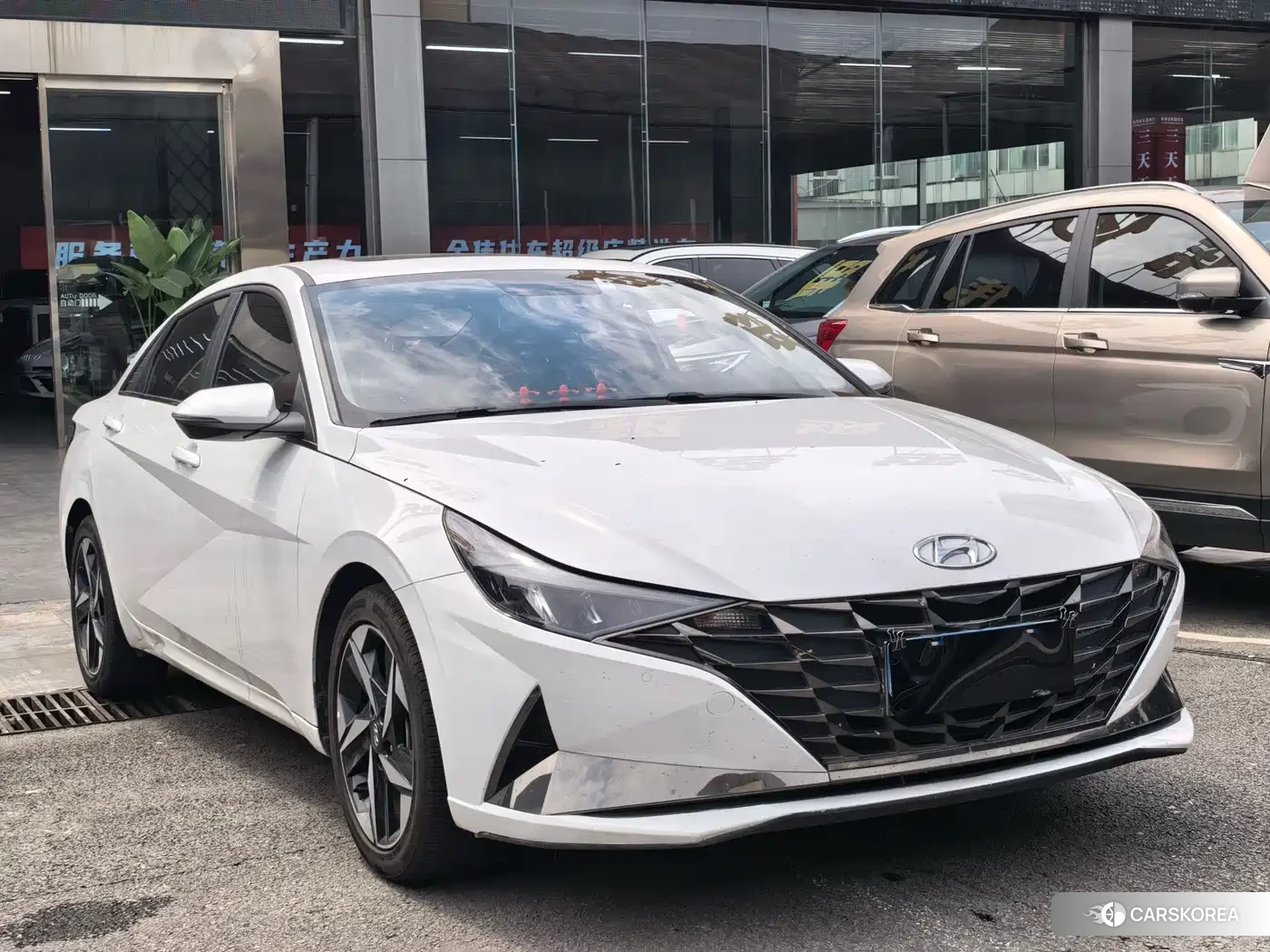 Hyundai Elantra 2023 Белый из Китая, фото 6