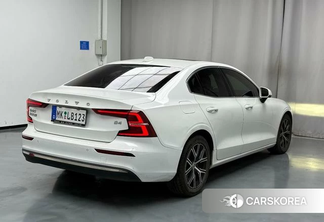 Volvo S60 2022 Белый из Китая, фото 4