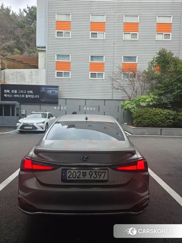 Lexus ES300h 7th generation 2024 Песочный из Кореи, фото 4