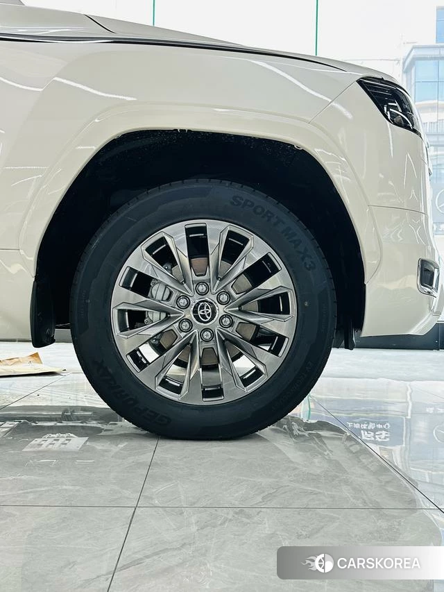 Toyota Land Cruiser (imported) 2026 Белый из Китая, фото 4