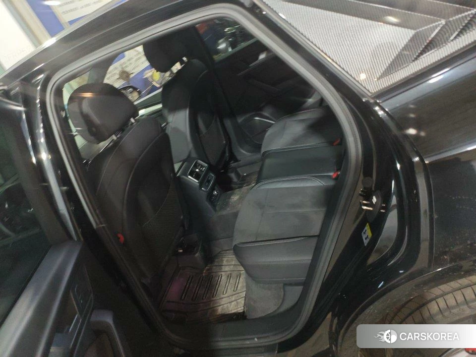 Audi Q5L Sportback 2020 Черный из Китая, фото 4