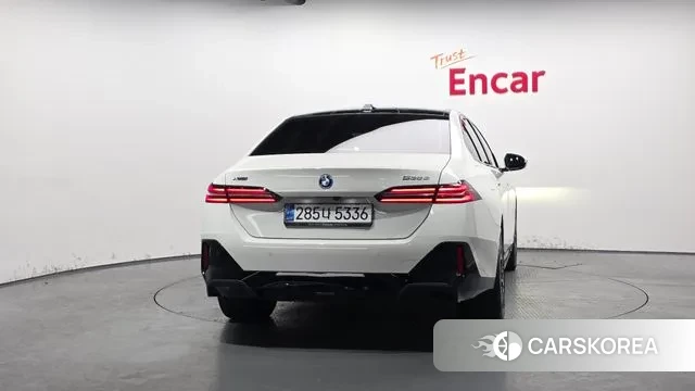 BMW 5 Series (G60) id 3739227 из Кореи 14