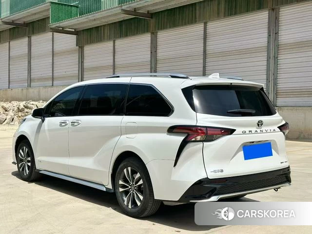 Toyota Grevia 2025 Белый из Китая, фото 4