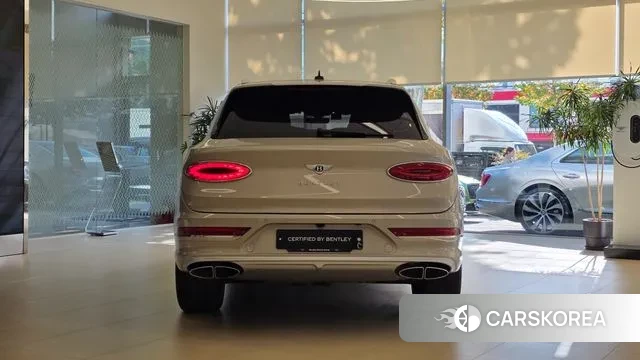 Bentley Bentayga 2025 Светло-серебряный цвет из Кореи, фото 5
