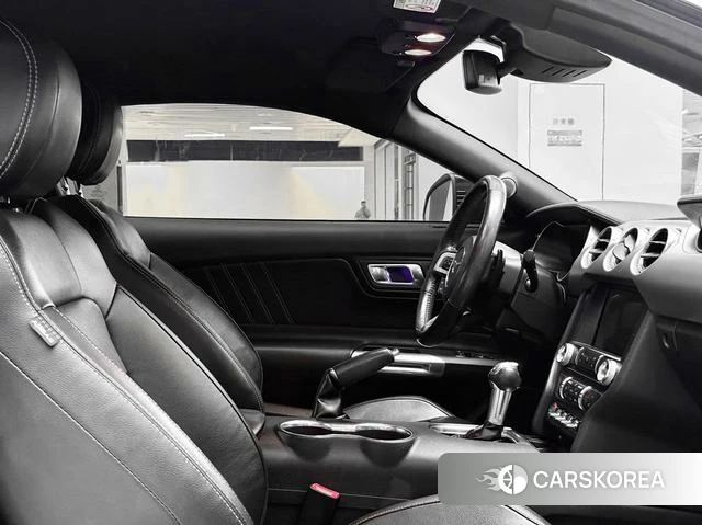 Ford Mustang 2019 Черный из Китая, фото 4