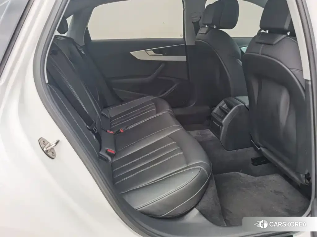 Audi A4L id 4654974 из Китая 23