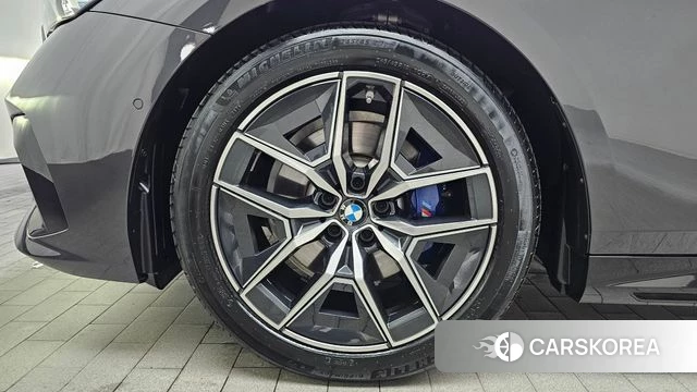 BMW 5 Series (G60) id 4639911 из Кореи 26