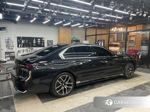 BMW 7 Series (G70) 2024 Черный из Кореи, фото 4