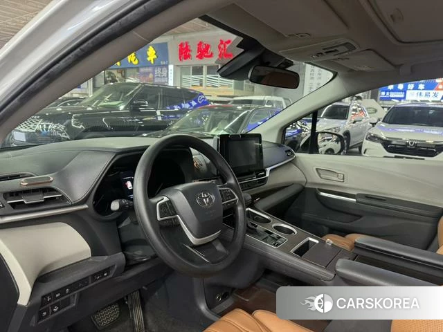 Toyota Saina 2023 Белый из Китая, фото 4