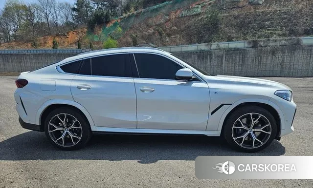 BMW X6 (G06) 2022 Жемчужный цвет из Кореи, фото 4