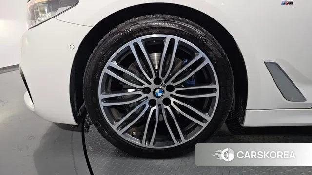 BMW 5 Series (G30) id 3243709 из Кореи 14