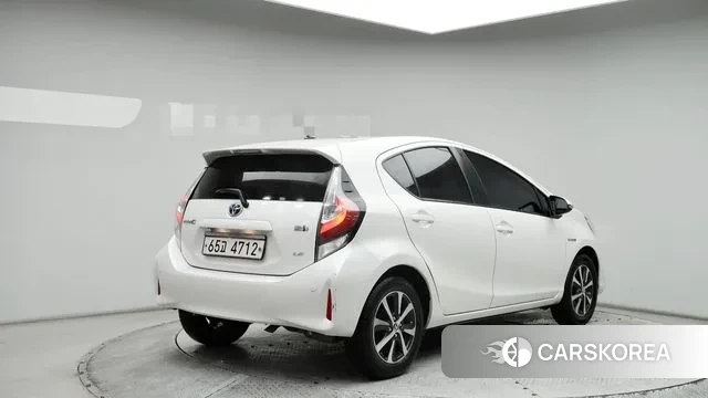 Toyota Prius C id 3742640 из Кореи 14