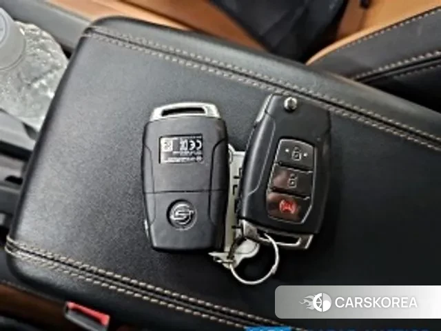 Ssangyong Tivoli Armor 2018 Серебристо-серый из Кореи, фото 4